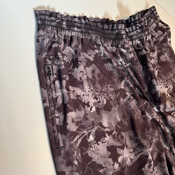 Athleta Jogger Size 22 Savannah Floral Gray NWOT - Picture 6 of 13